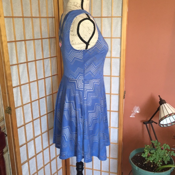 *DONATED* Juniors Chevron Lined Skater Dress S - Picture 3 of 8